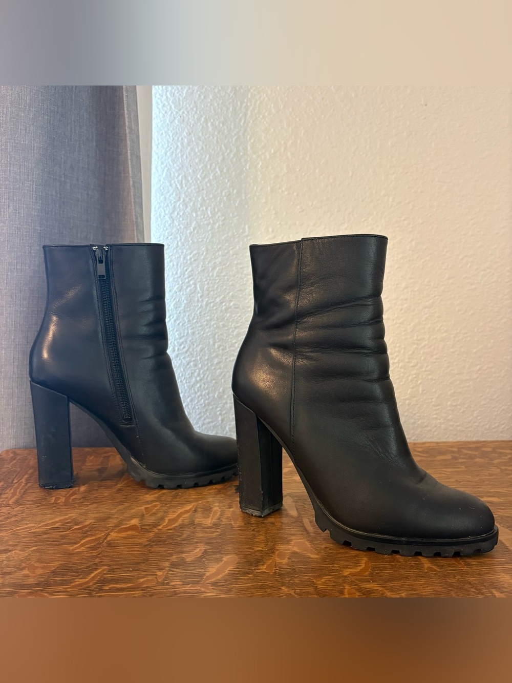 ALDO‎ Black Leather Ankle Boots Chunky Block Heel Lug Sole Zip Booties Women’s 8